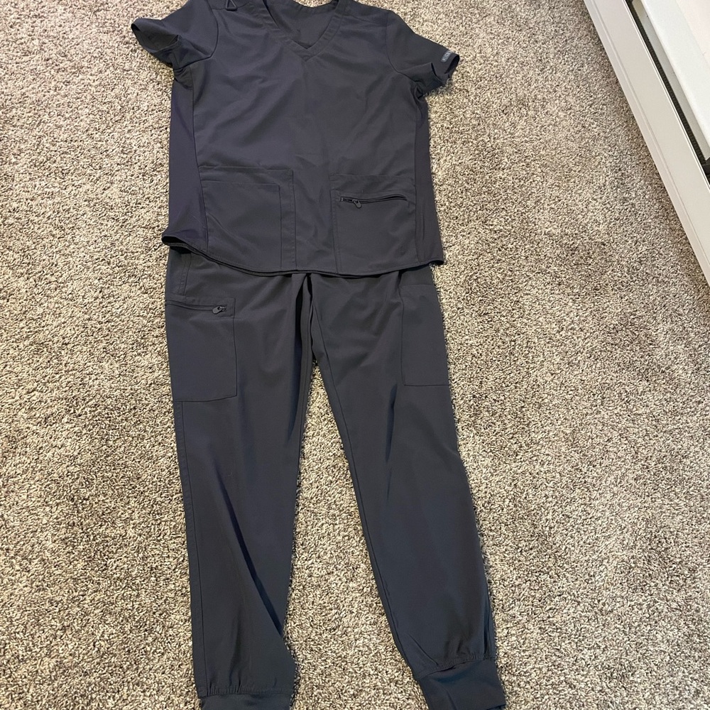 Medcouture size small scrubs with jogger bottoms